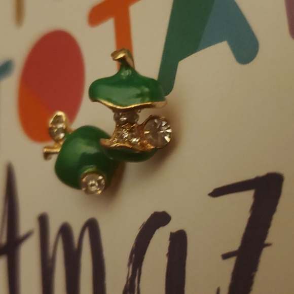 Trendy green apple 🍏oneside biting otherwise stud - Picture 4 of 6